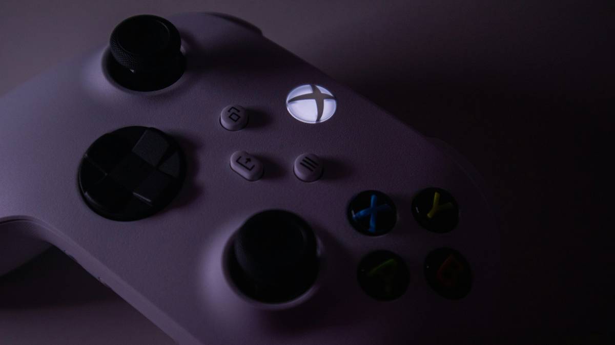 tech guide for gaming comparing FPS performance across different GPU tiers in real-world titles