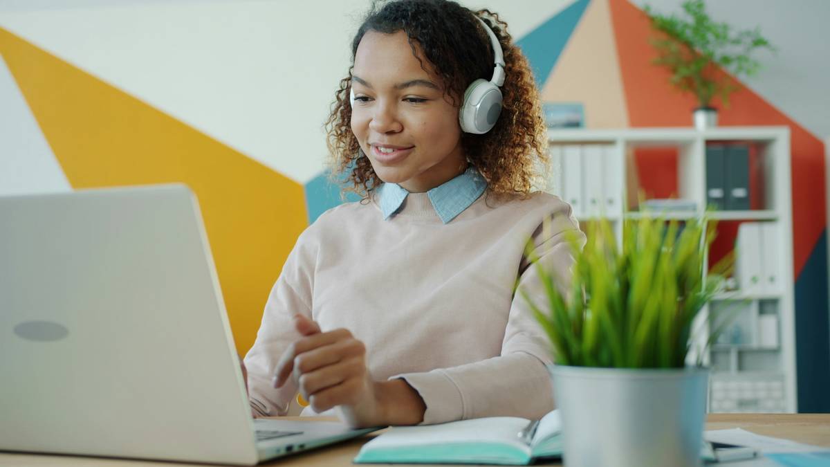 new pieces of tech gadgets including ergonomic keyboard, high-res webcam, and portable SSD for online programming courses